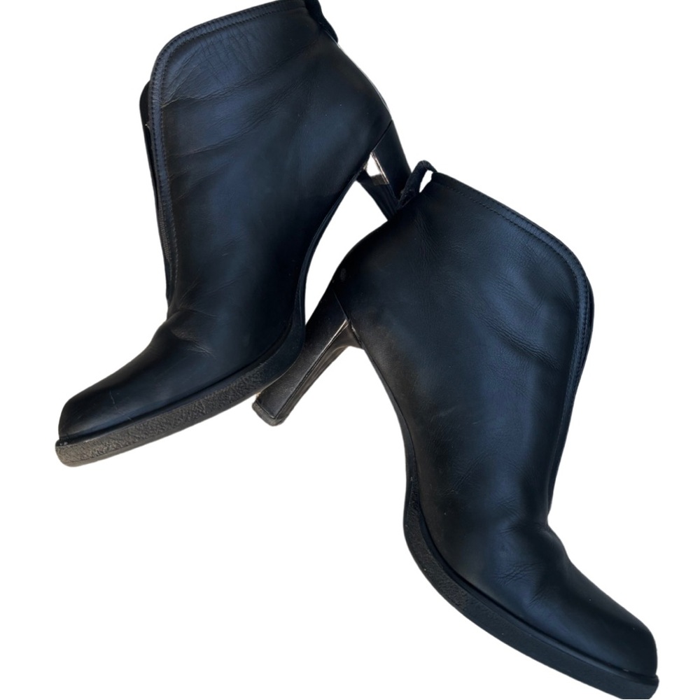 Stuart Weitzman Black Leather Heeled Ankle Boots Excellent Size 7